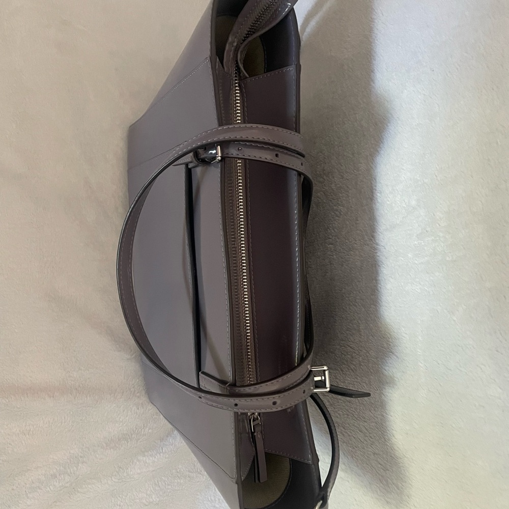 Tory Burch Patent Leather Gray Emerson Tote Bag EUC! - Picture 5 of 8